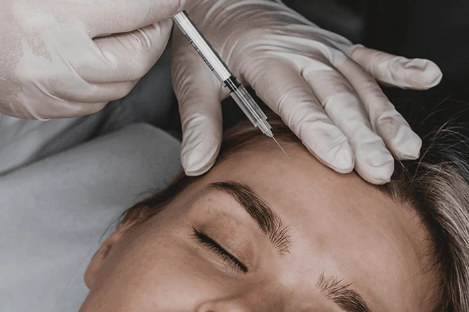 Биоревитализация кожи лица и зоны декольте в Челябинске — свежесть, увлажнение и омоложение с первого сеанса